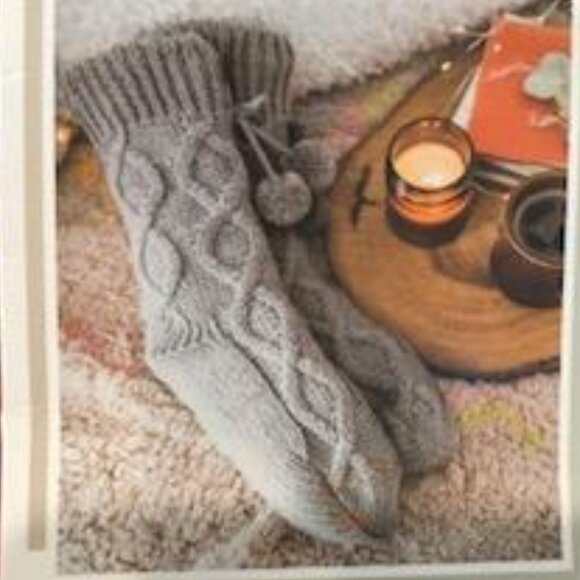 Muk Luks Dark Gray Cable Knit Sherpa Lined Slipper Lounge Socks NWT Size S/M. - Picture 1 of 11